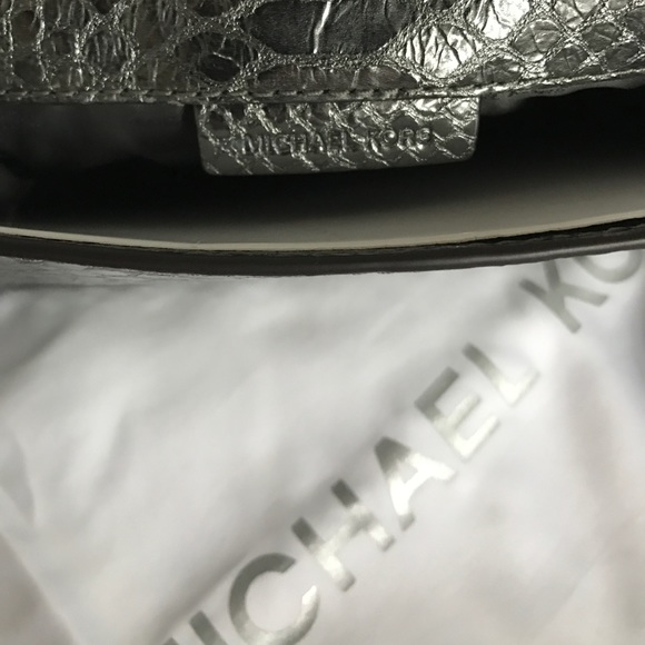 New Authentic MK Ruby Medium crossbody Pewter - Picture 6 of 7